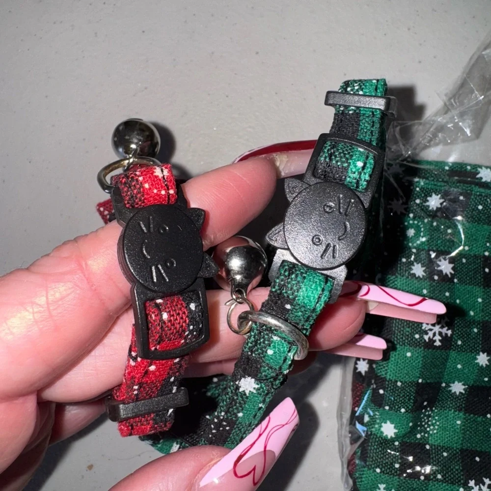 NWT set of 4 Christmas Cat collars and scarves